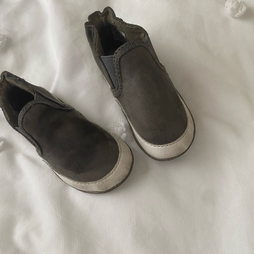 Gray Robeez size 6-12 months